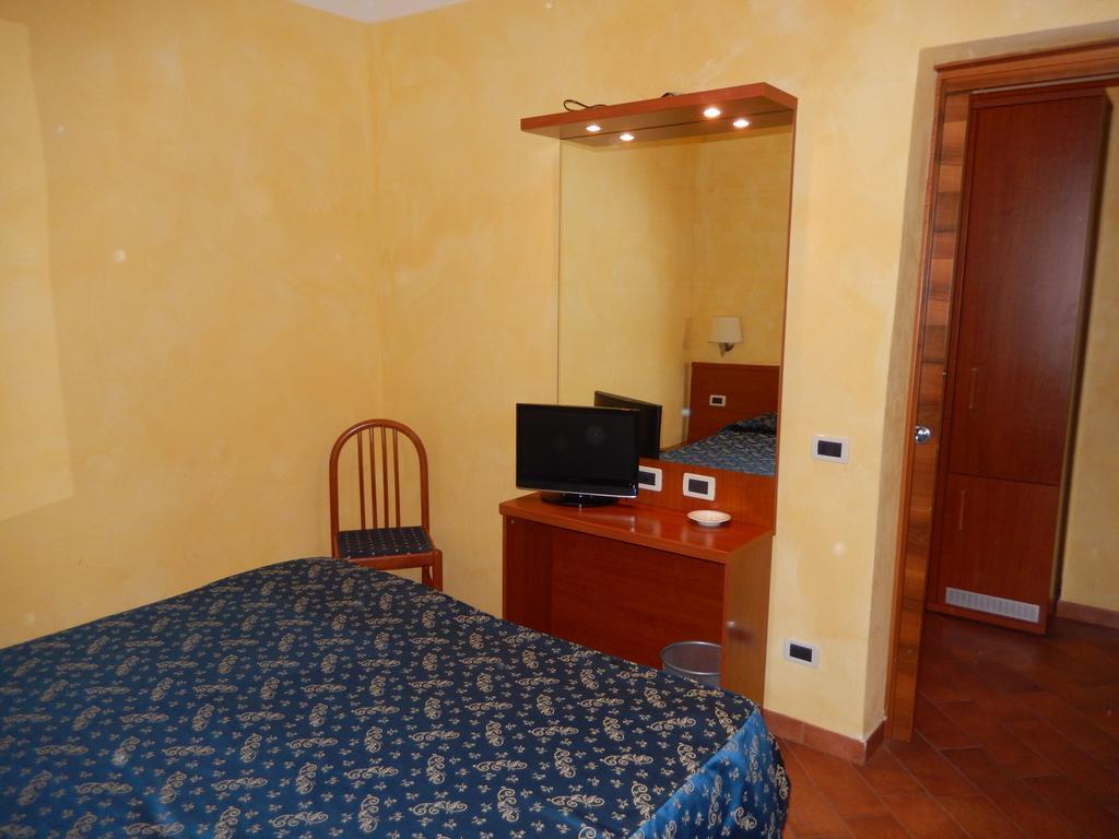 Albergo Dei Leoni Monterotondo  Exterior photo